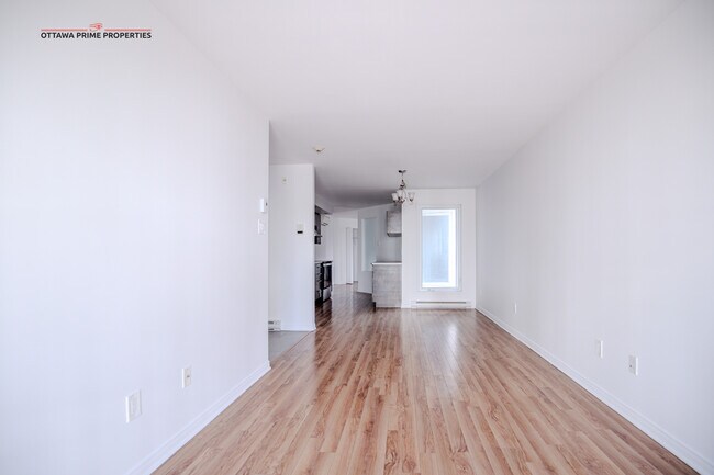 Photo du bâtiment - Modern studio apartment near downtown Ottawa