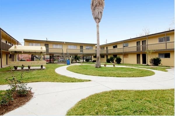 Foto principal - 5610 Royal Palms St