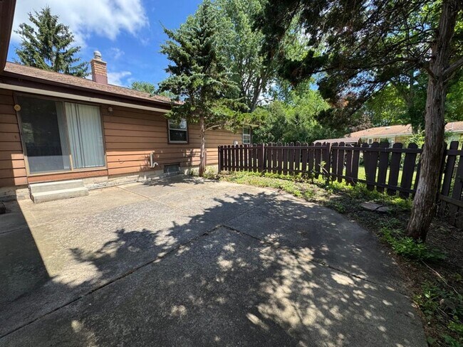 Foto del edificio - 3 Bedroom Single Family