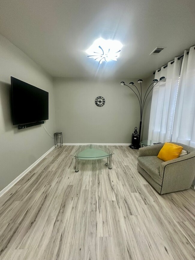 Foto del edificio - 201 Flowing Meadows Dr