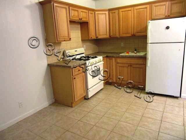 Foto del edificio - 823 Willoughby Ave