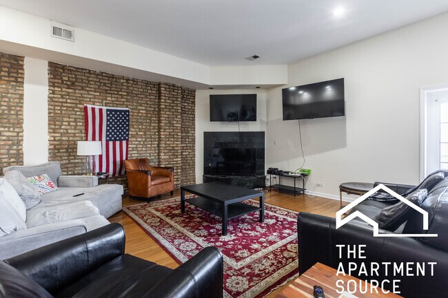 Building Photo - 2358 N Clybourn Ave