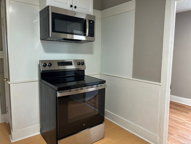 Building Photo - 92 Boswell Ave