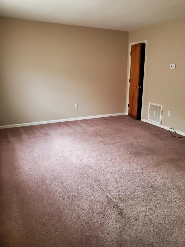 Living Room - 843 Kerns Ave SW