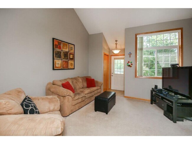 Foto del edificio - 2Bed*1.5Bath with loft in West Bloomington...