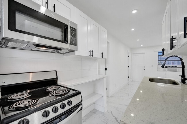 Unit 4 Kitchen - MAYO GARDENS APTS