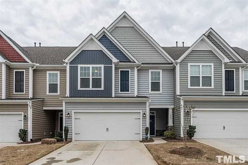 Primary Photo - 327 Acorn Hollow Plz