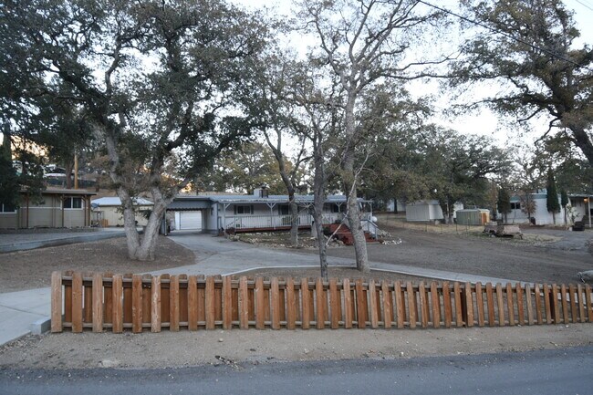 Building Photo - 110 Arnold Springs Dr