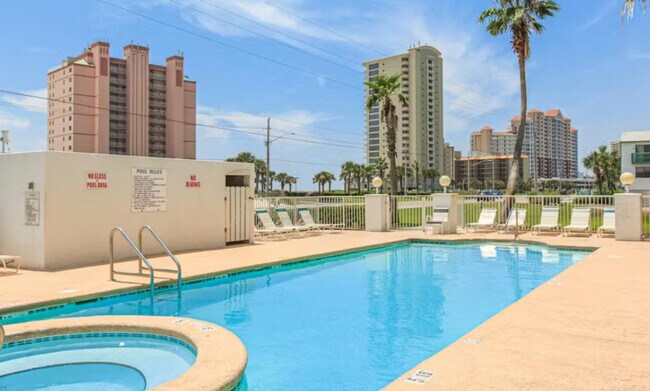 Foto del edificio - 572 E Beach Blvd