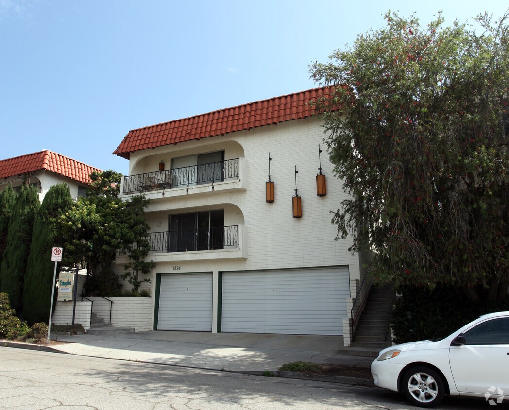 Building Photo - 1324 Barry Ave