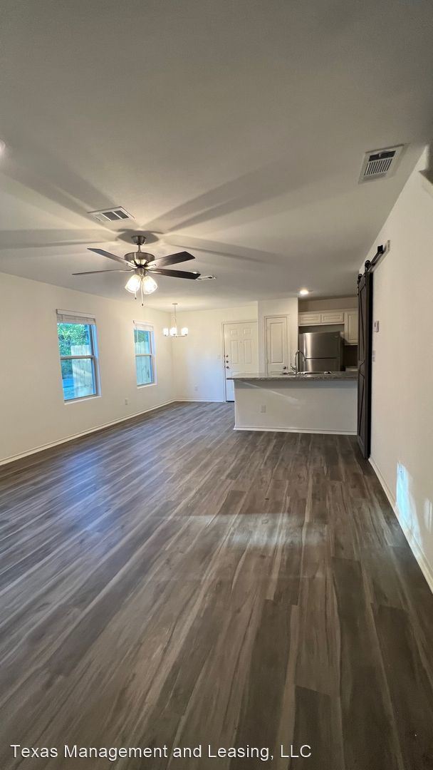 Building Photo - 3 br, 2.5 bath House - 418 S. 3rd Street #2