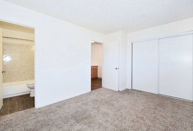 Building Photo - 3055 SE 20th Ave