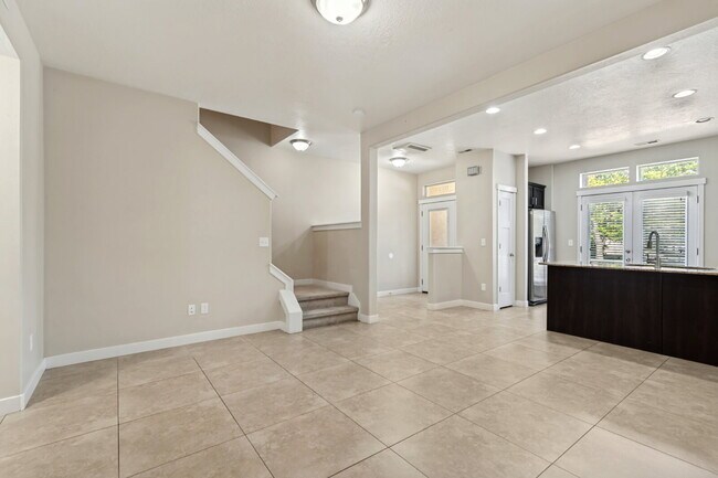 Building Photo - 3 Bed, 2.5 Bath Townhome in South Jordan – Solar-Powered, Low Utility Bills