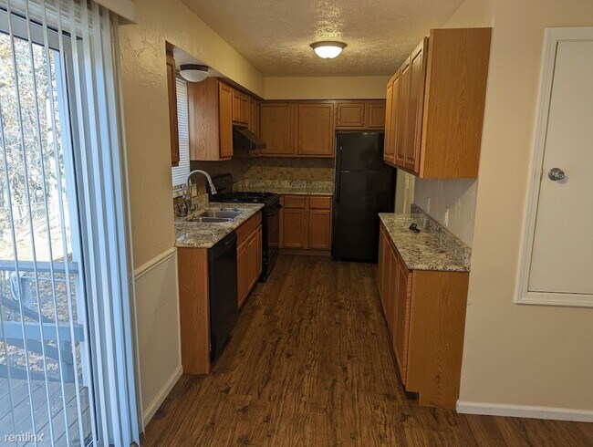 Building Photo - 1345 Carriage Hill Dr SE