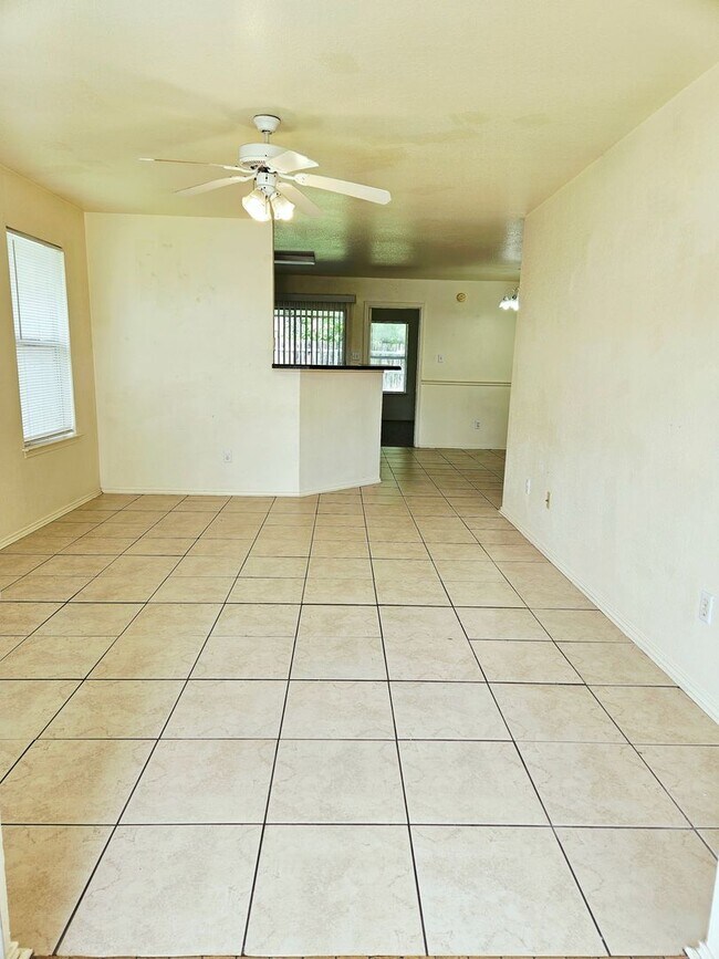 Foto del edificio - 1303 Fox Creek Dr