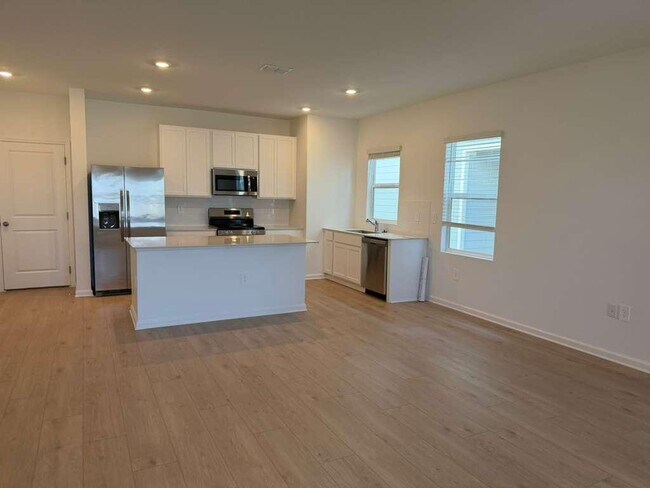 Building Photo - 5143 Loyalty Dr