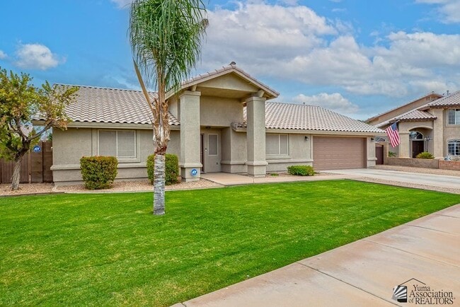 Building Photo - 2637 S 37th Dr