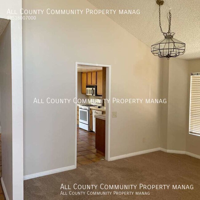 Building Photo - 3 Bedroom 3 Bathroom Single Story Home for...