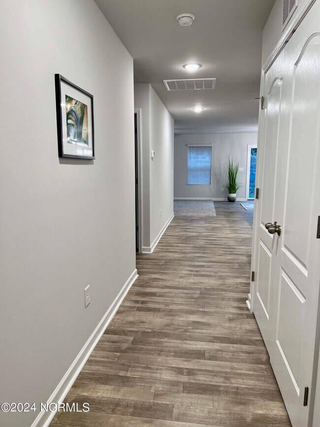 Building Photo - 751 Conductor Ct