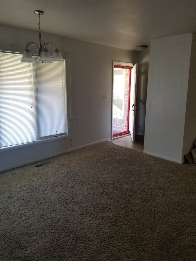 Entry - 419 S Walnut Ave