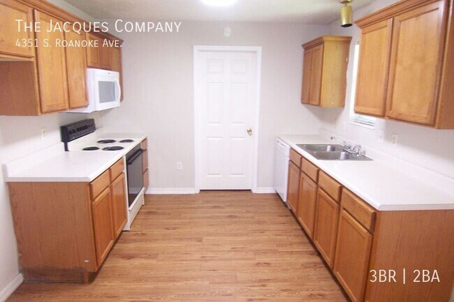 Foto del edificio - 4351 S Roanoke Ave