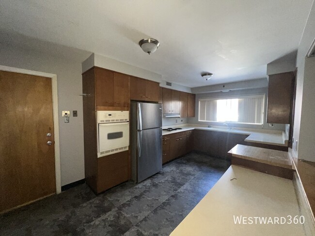 Foto del edificio - Large Two Bed One Bath in River Forest