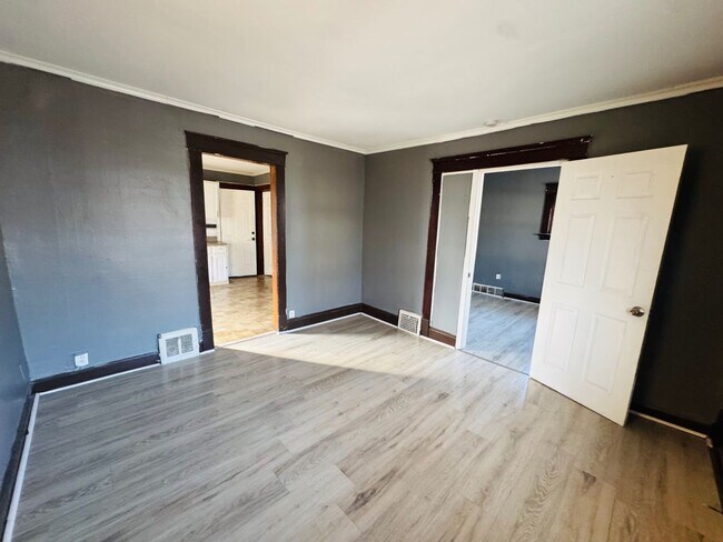 Foto del edificio - 2816 E 125th St