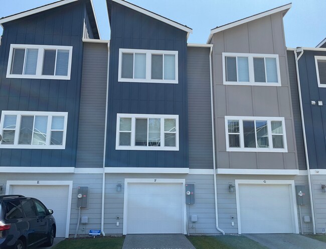 Building Photo - OakPointe spacious 2-bedroom Town Home wit...