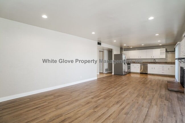 Foto del edificio - Bright & Spacious 4-Bedroom La Mirada Home