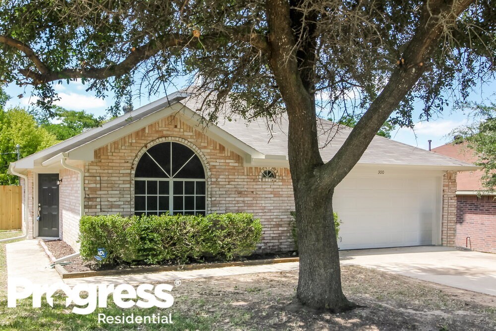 Foto principal - 300 Oak Meadow Ln