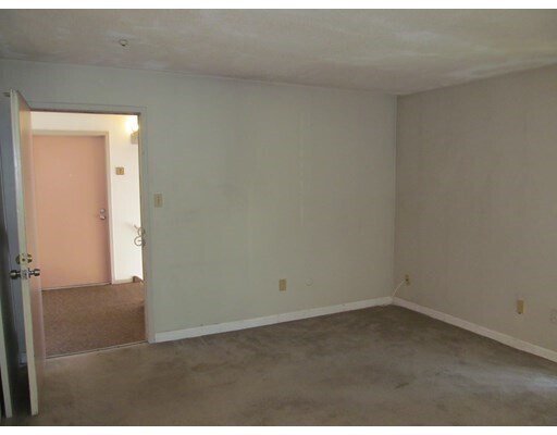 Building Photo - 49 Village Brook Ln