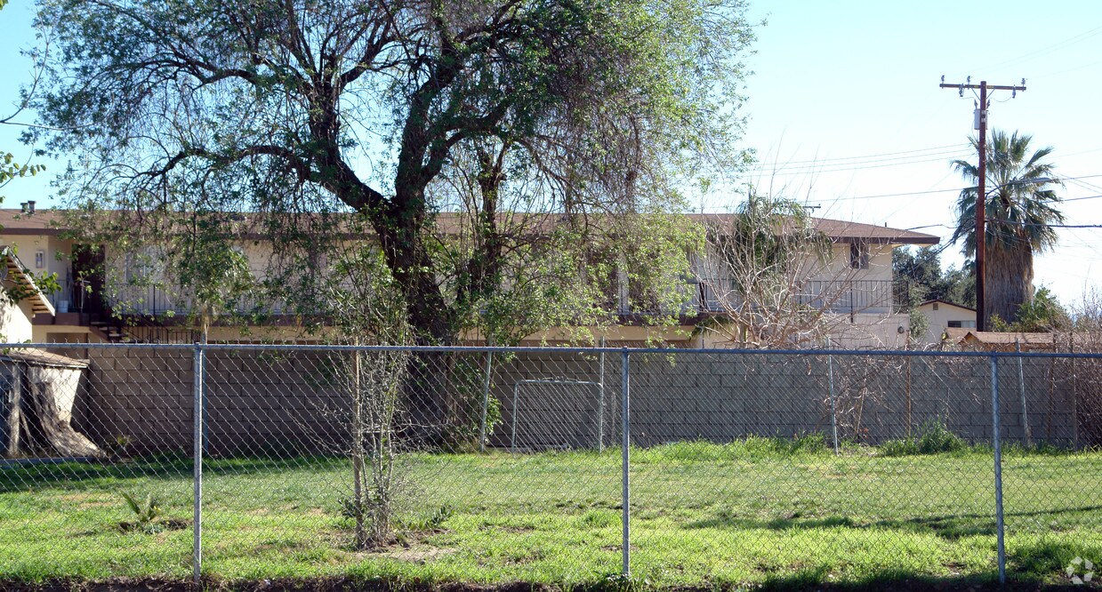 Building Photo - 640 W 20th St