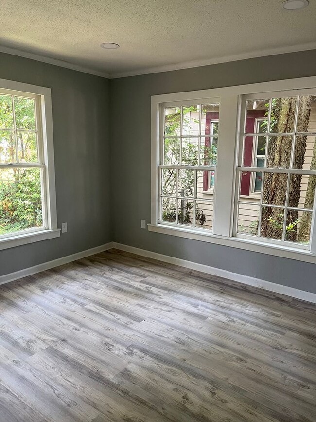 Building Photo - 1/2 Off First Month's Rent With Approved Application