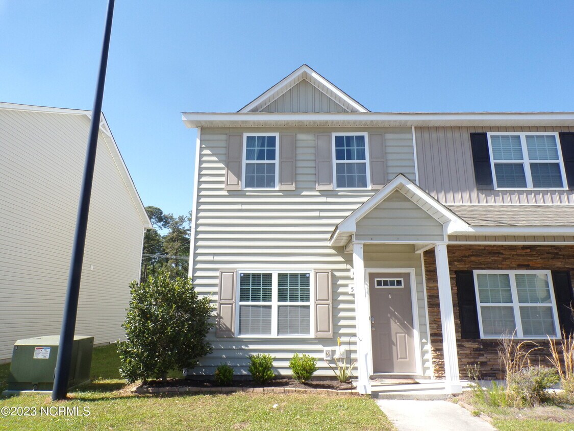 513 Oyster Rock Ln, Sneads Ferry, NC 28460 Townhome Rentals in Sneads