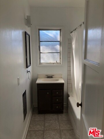 Building Photo - 10913 Moorpark St