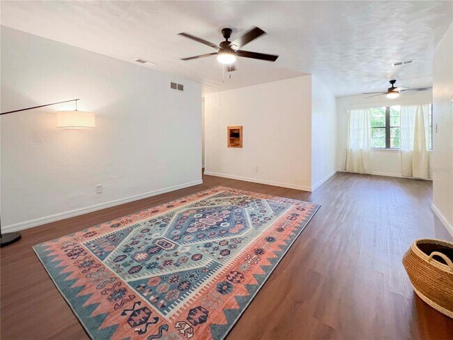 Building Photo - 2880 Sequoia Ln