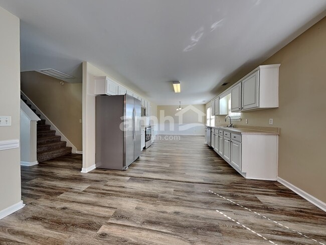 Building Photo - 4 Laurel Ln