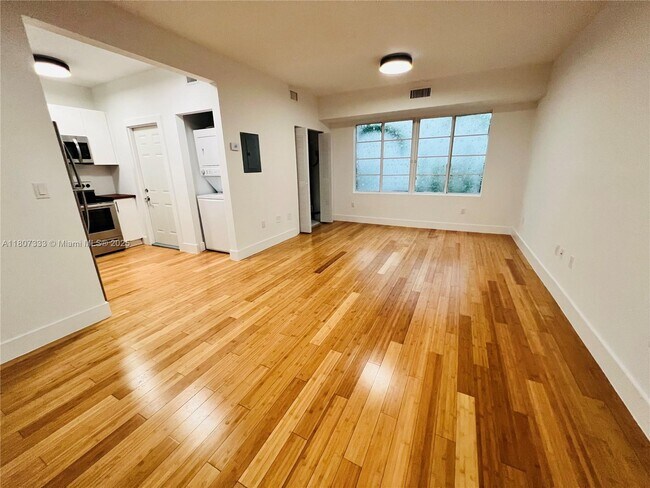 Building Photo - 960 Bay Dr
