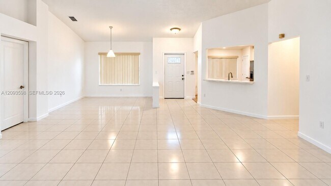 Foto del edificio - 18825 NW 52nd Ct