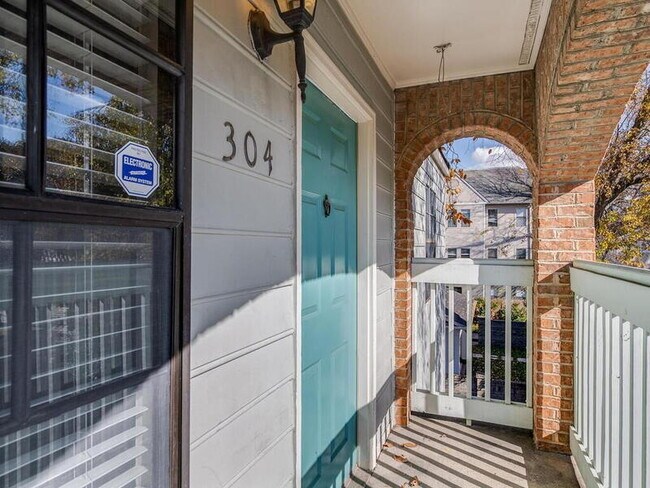 Foto del edificio - 406 W 9th St