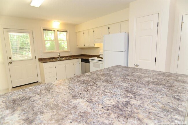 Foto del edificio - 6114 Deerwood Pl