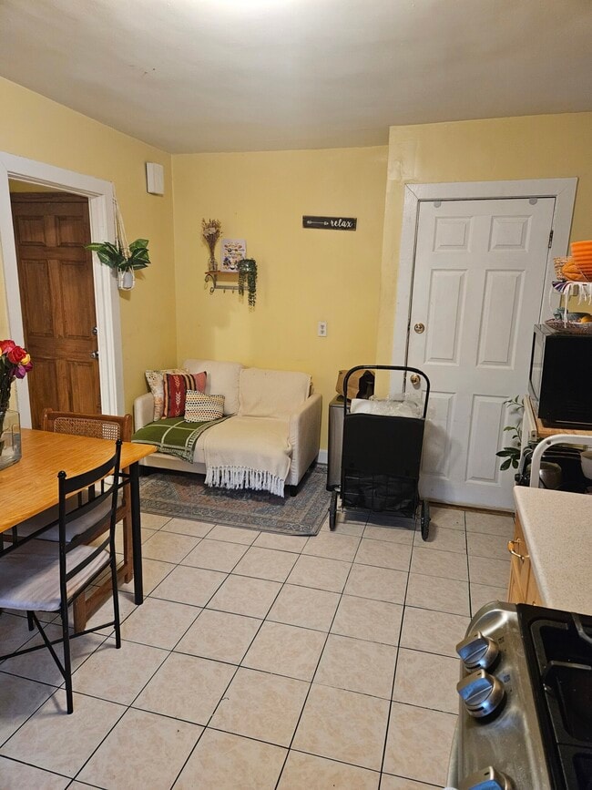 Building Photo - 12 Brock St