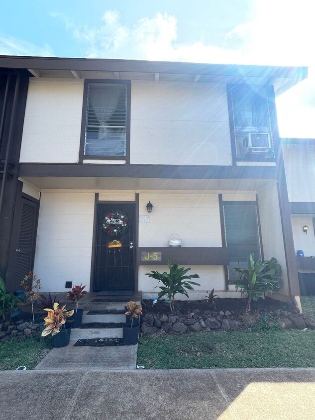 Primary Photo - Garden Groves 3/2 $2200.00