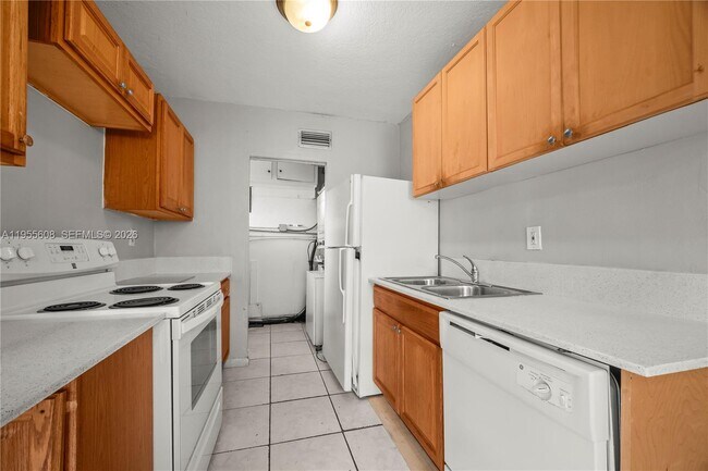 Foto del edificio - 701 N 70th Ave