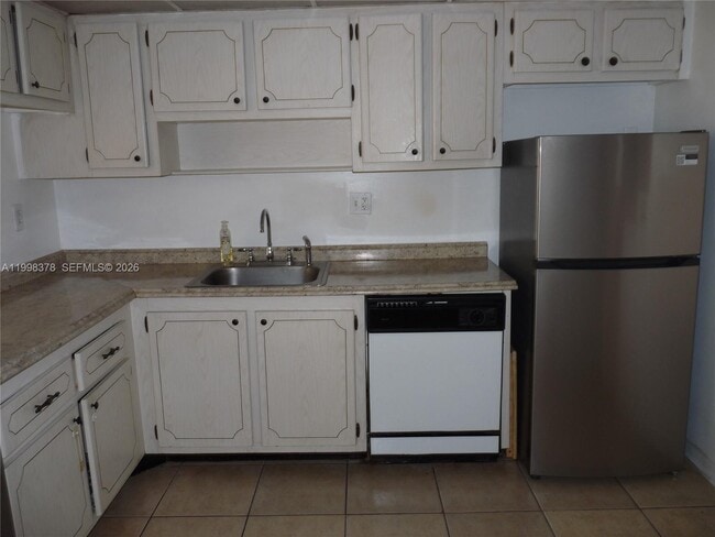 Foto del edificio - 14525 N Kendall Dr