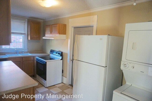 Building Photo - 648 E Victory Dr