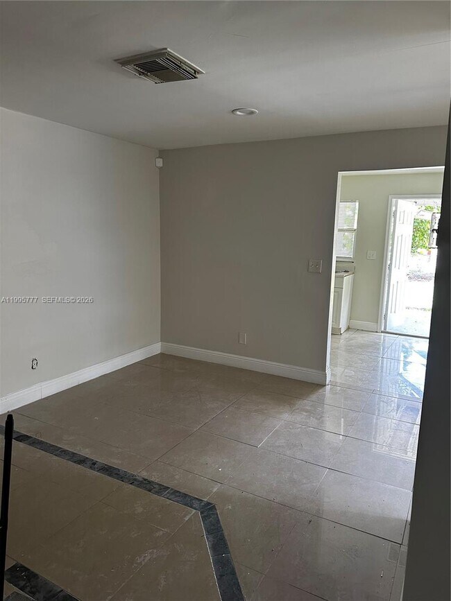 Foto del edificio - 5221 NW 15th Ct