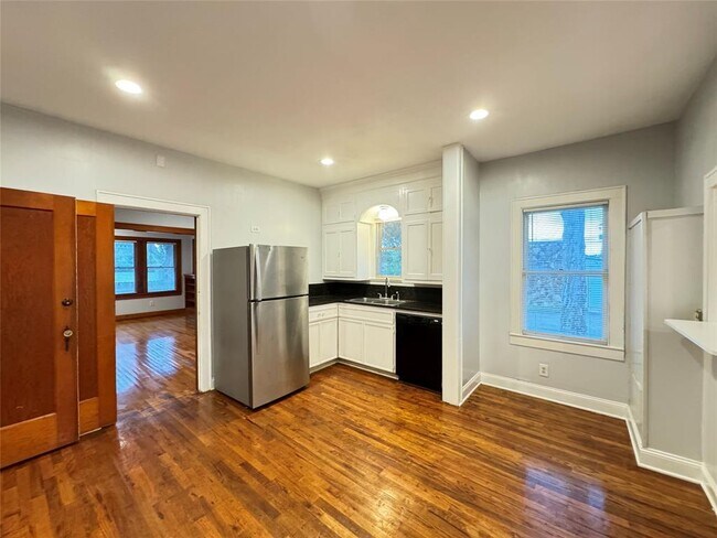 Foto del edificio - 13039 Pond Springs Rd