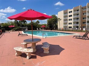 Building Photo - 6930 Miami Gardens Dr