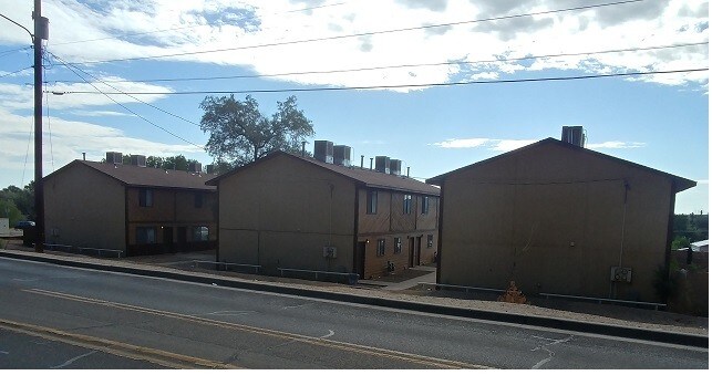 Building Photo - 824 Vine Ave